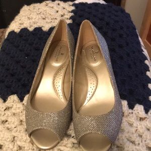 Bandalino wedge gold sparkle heel